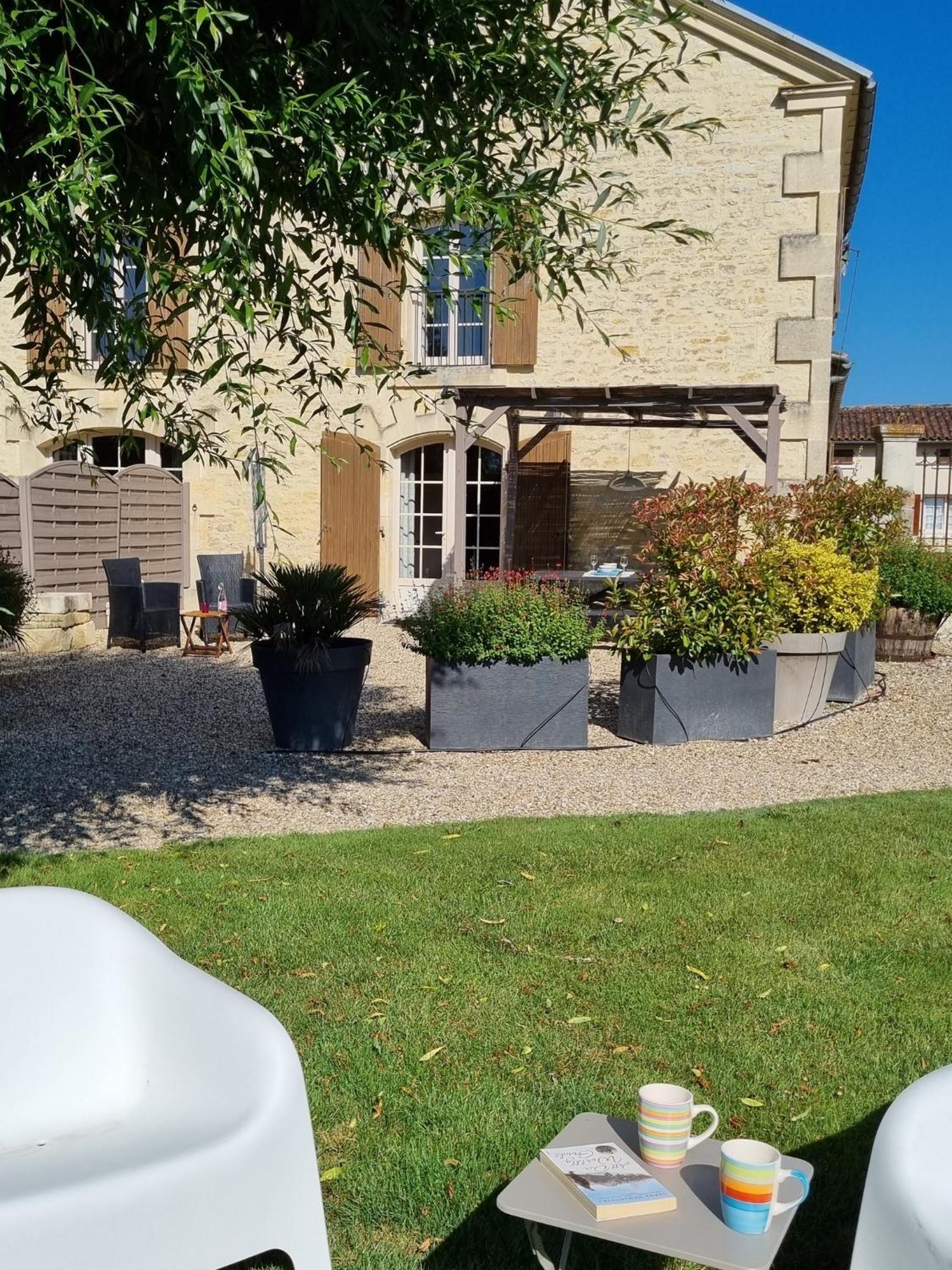 Gites De Cognac Bréville エクステリア 写真